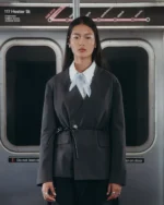 COLLARLESS TIE BLAZER