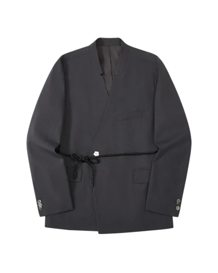 COLLARLESS TIE BLAZER